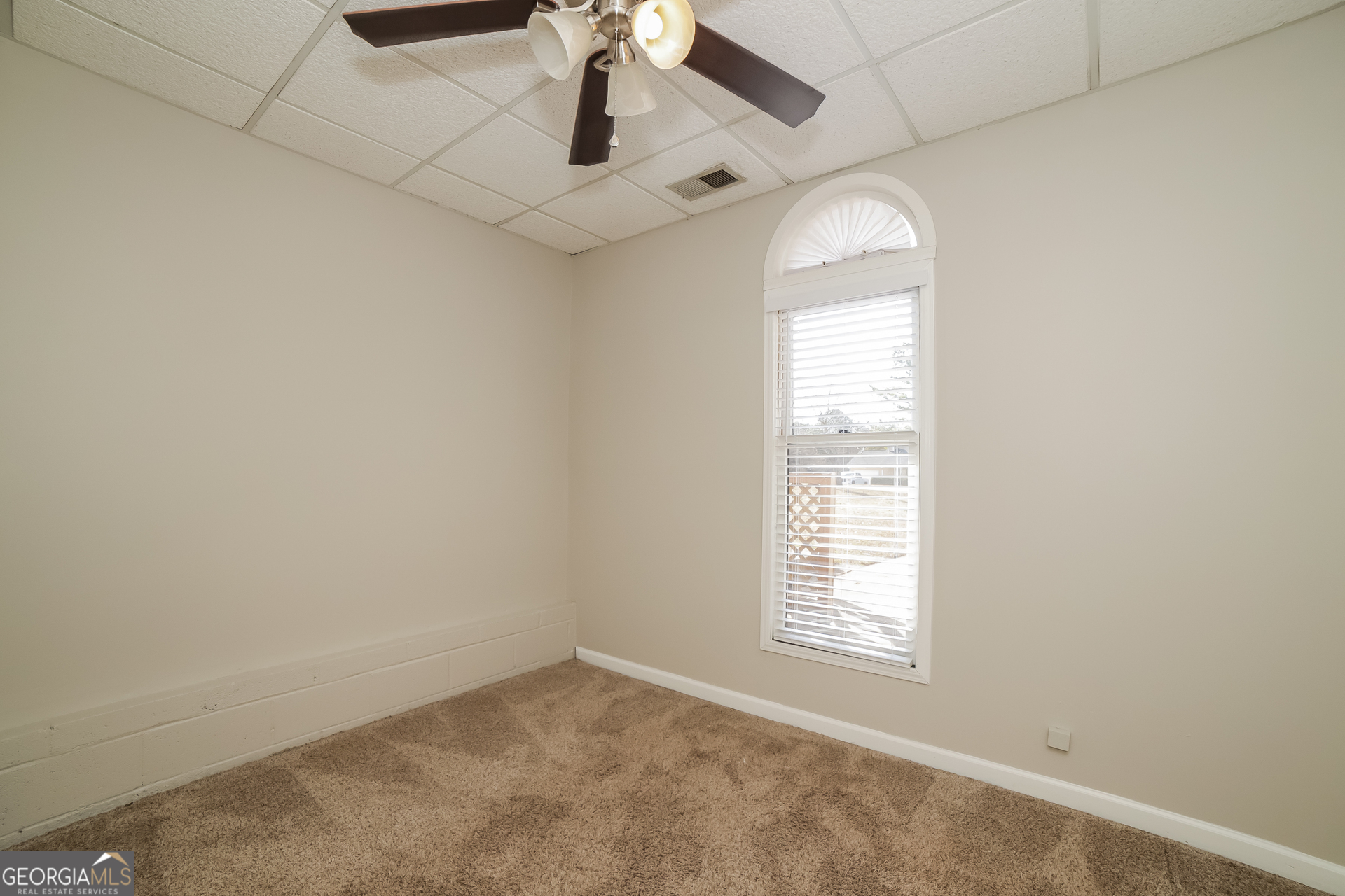 499 Woodland Street Dallas, GA 30157 - Photo 15 of 17 an empty room with a window