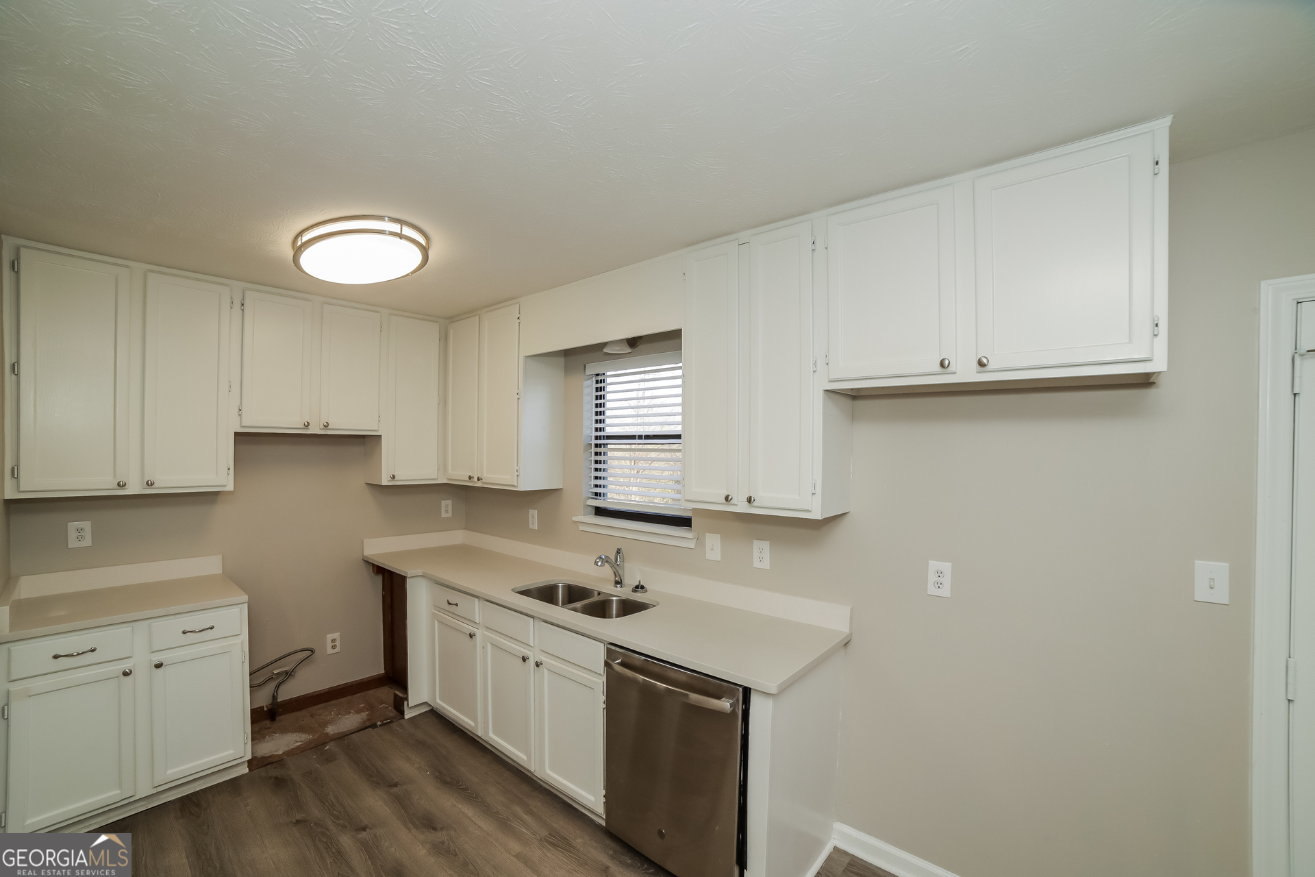 499 Woodland Street Dallas, GA 30157 - Photo 7 of 17 a utility room with cabinets washer and dryer