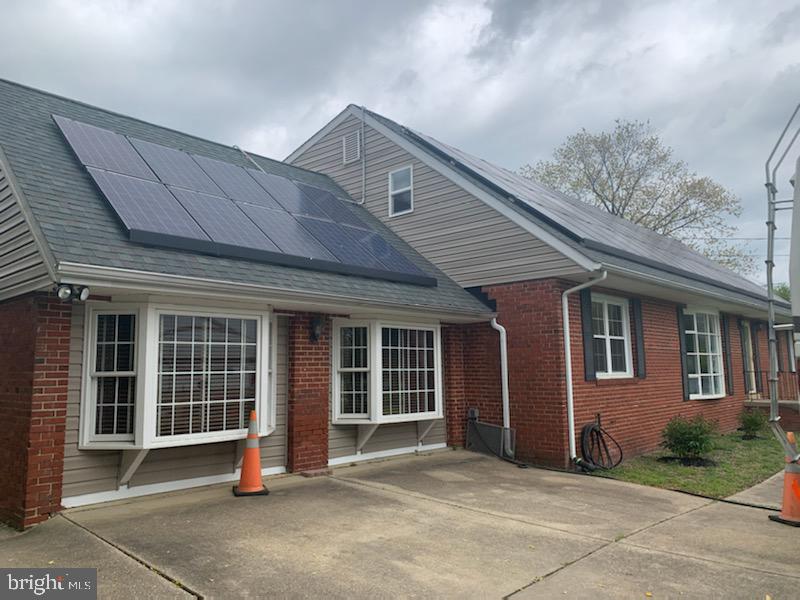 6502 Horseshoe Road Clinton, MD 20735 - Photo 2 of 18 Large bay windows in front of the home