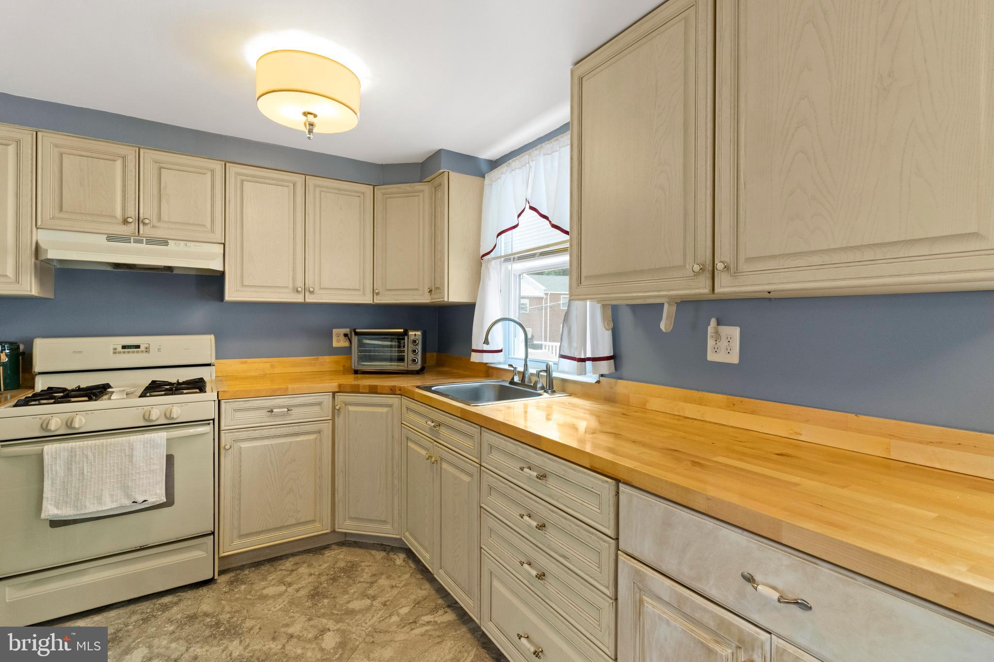 4408 Greenmount Road Philadelphia, PA 19154 - Photo 11 of 28 Kitchen