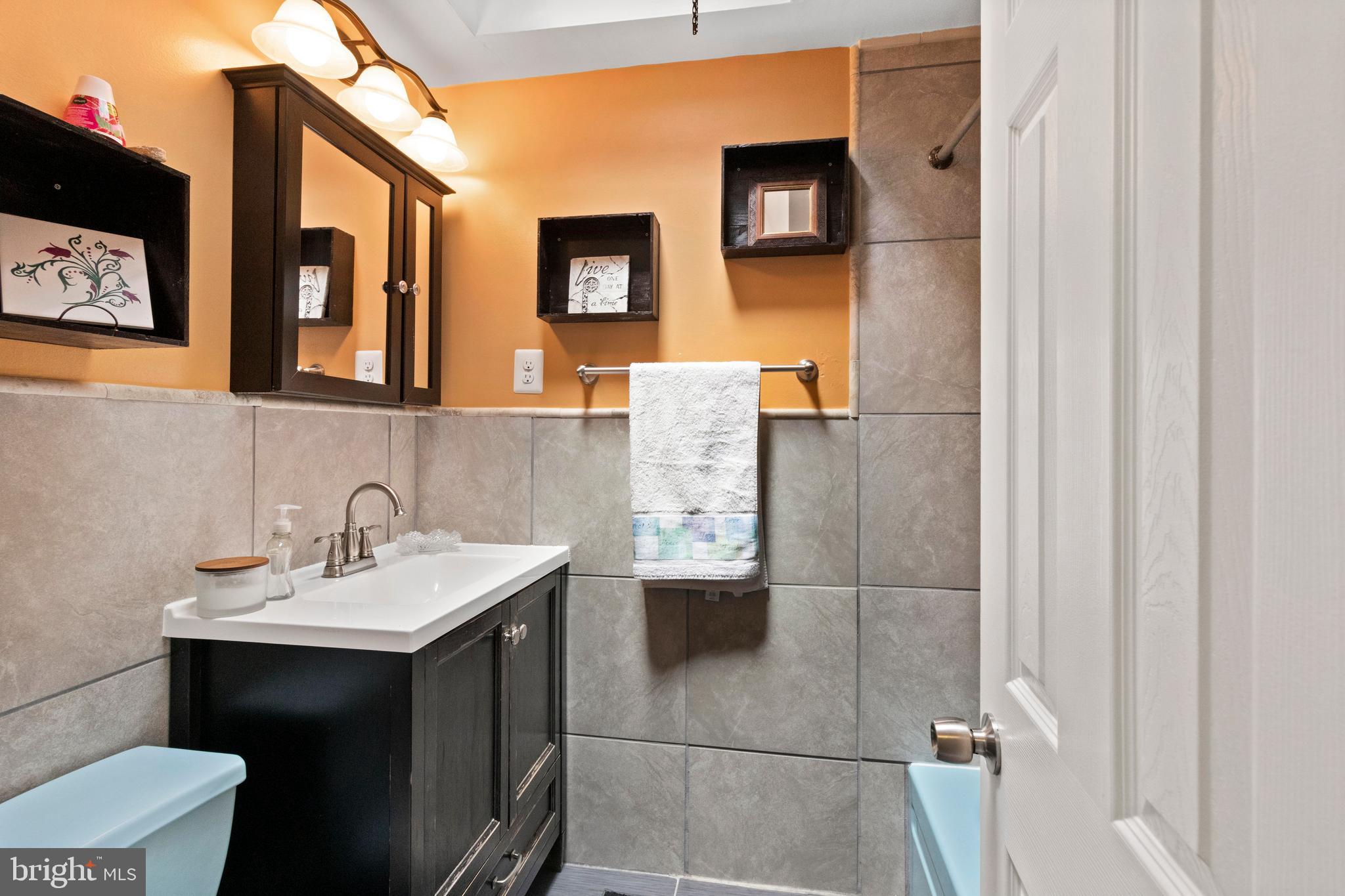4408 Greenmount Road Philadelphia, PA 19154 - Photo 19 of 28 Level 2: Full Bathroom