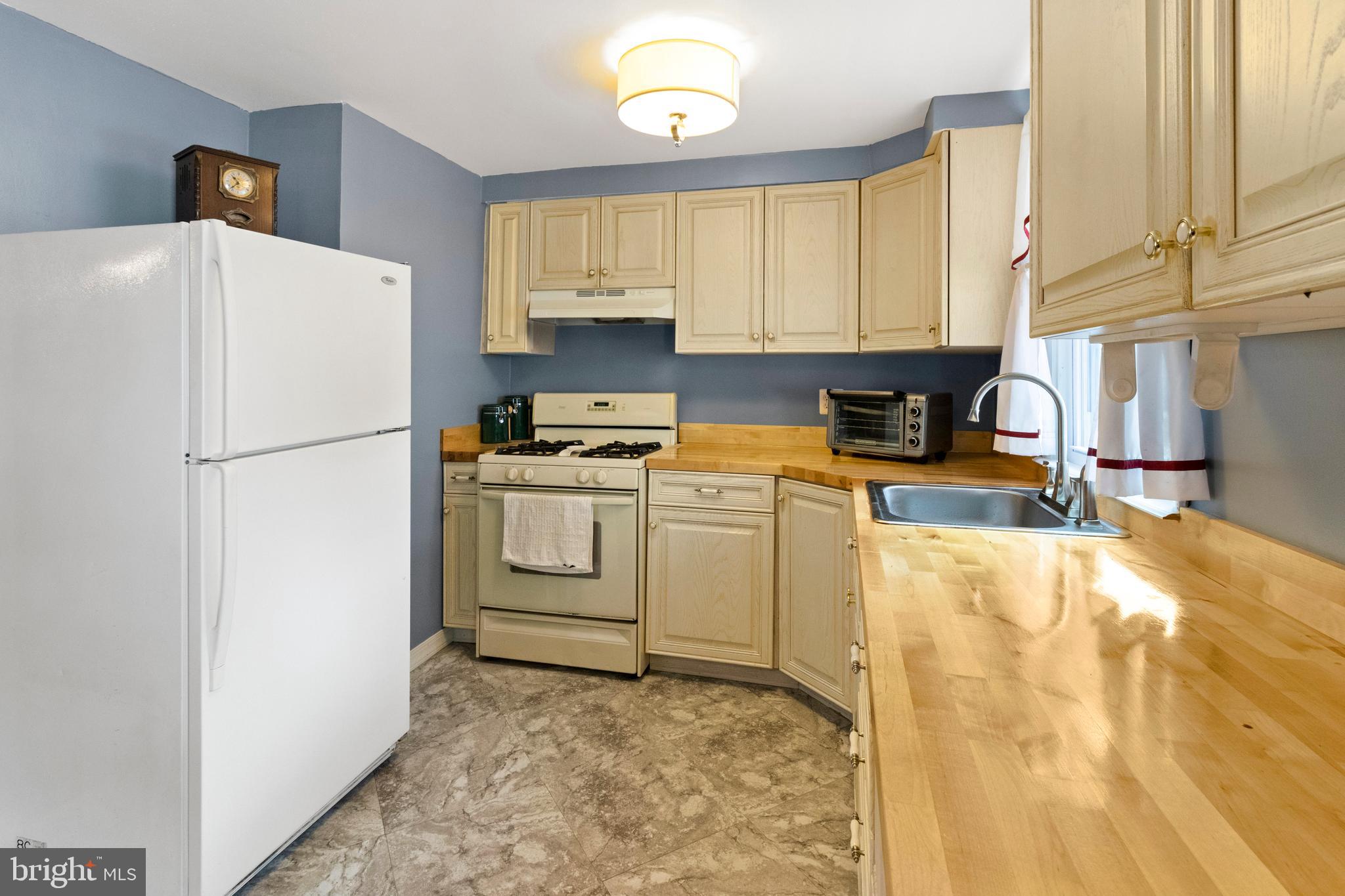 4408 Greenmount Road Philadelphia, PA 19154 - Photo 10 of 28 Kitchen full view