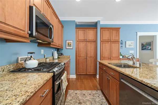 $775,000 | 15 Cowdrey Street, Warwick, NY 10990