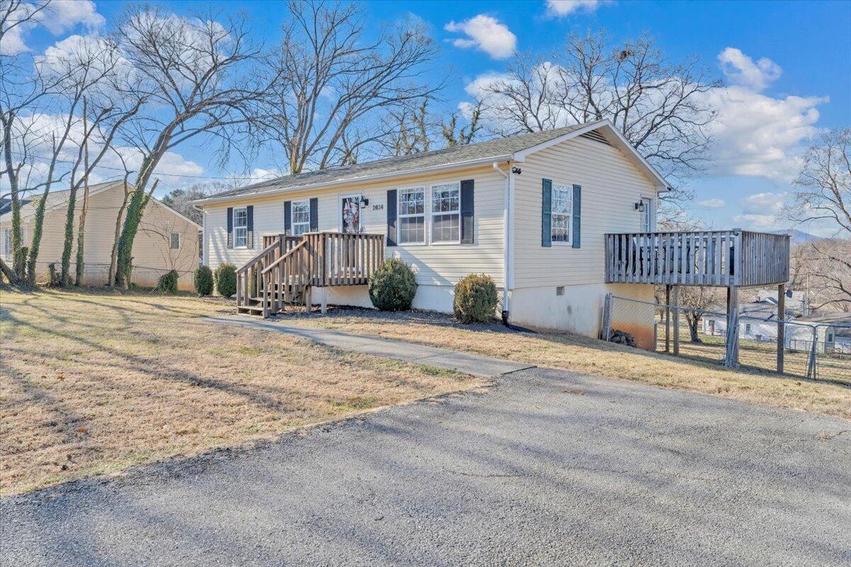 2624 Radford Road Northeast Roanoke, VA 24012 - Photo 37 of 55 a front view of a house with a yard and garage