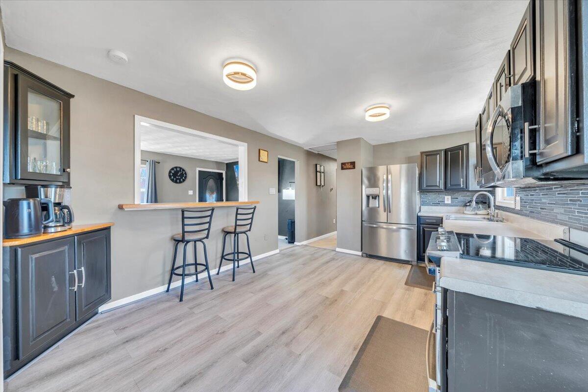 2624 Radford Road Northeast Roanoke, VA 24012 - Photo 10 of 55 a living room with stainless steel appliances kitchen island granite countertop furniture and a kitchen view