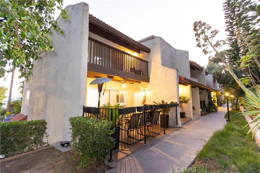 9551 Vía Ricardo Burbank, CA 91504 - Photo 2 of 29
