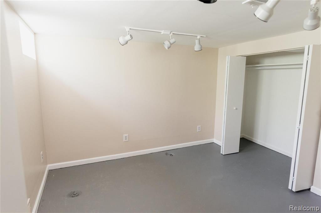 1526 West Webster Road Royal Oak, MI 48073 - Photo 34 of 38