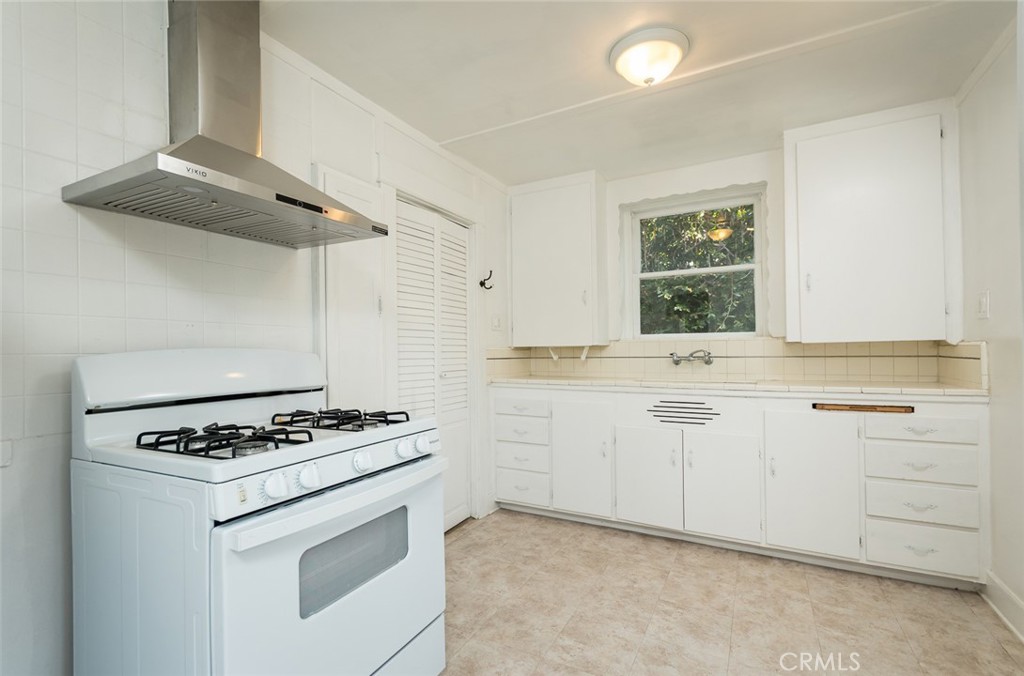 316 West Kenneth Road Glendale, CA 91202 - Photo 9 of 15 Kitchen