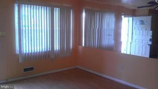 644 Charraway Road Baltimore, MD 21229 - Photo 2 of 4 Living Room