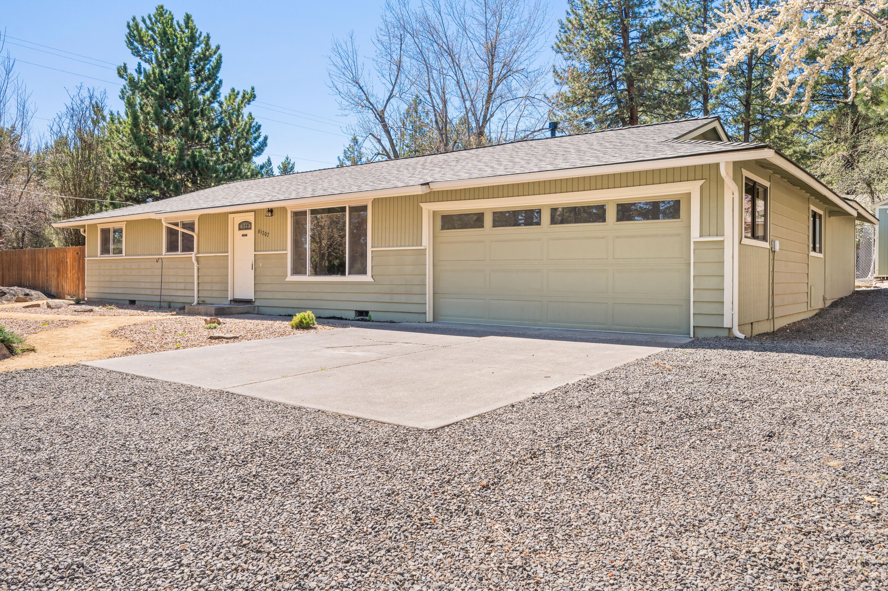 61207 Travis Road Bend, OR 97702 - Photo 2 of 48 61207TravisRd-2