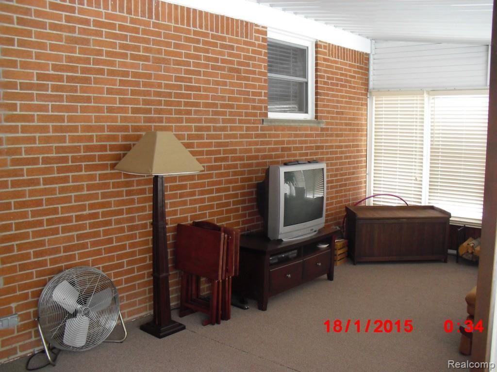3227 Rome Avenue Warren, MI 48091 - Photo 36 of 65 Rome & Winchester 038 - Copy (2).jpg