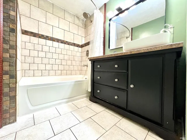 $299,900 | 801 Rocky Creek East, Bedford, IN 47421