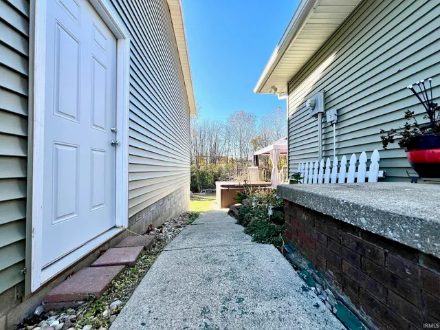 $299,900 | 801 Rocky Creek East, Bedford, IN 47421