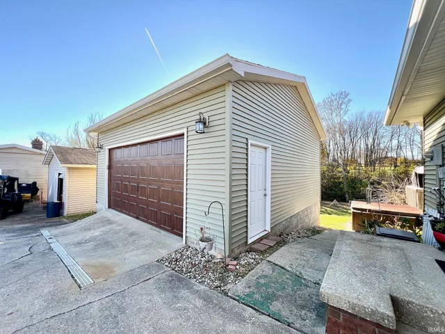 $299,900 | 801 Rocky Creek East, Bedford, IN 47421