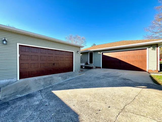 $299,900 | 801 Rocky Creek East, Bedford, IN 47421