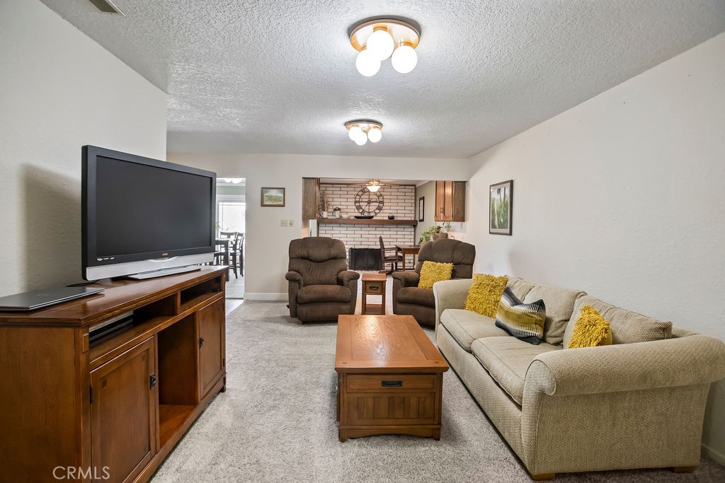 2960 Whitegate Drive Merced, CA 95340 - Photo 21 of 48 a living room with furniture and a flat screen tv