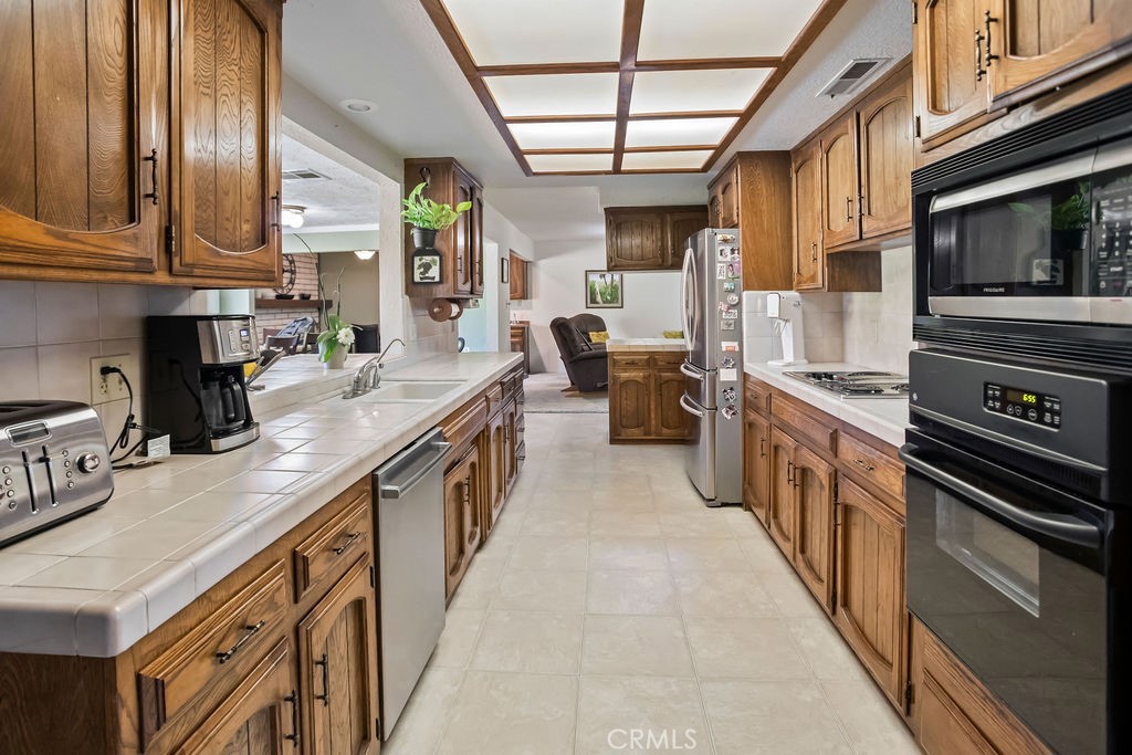 2960 Whitegate Drive Merced, CA 95340 - Photo 26 of 48 a kitchen with stainless steel appliances granite countertop a sink a stove and cabinets