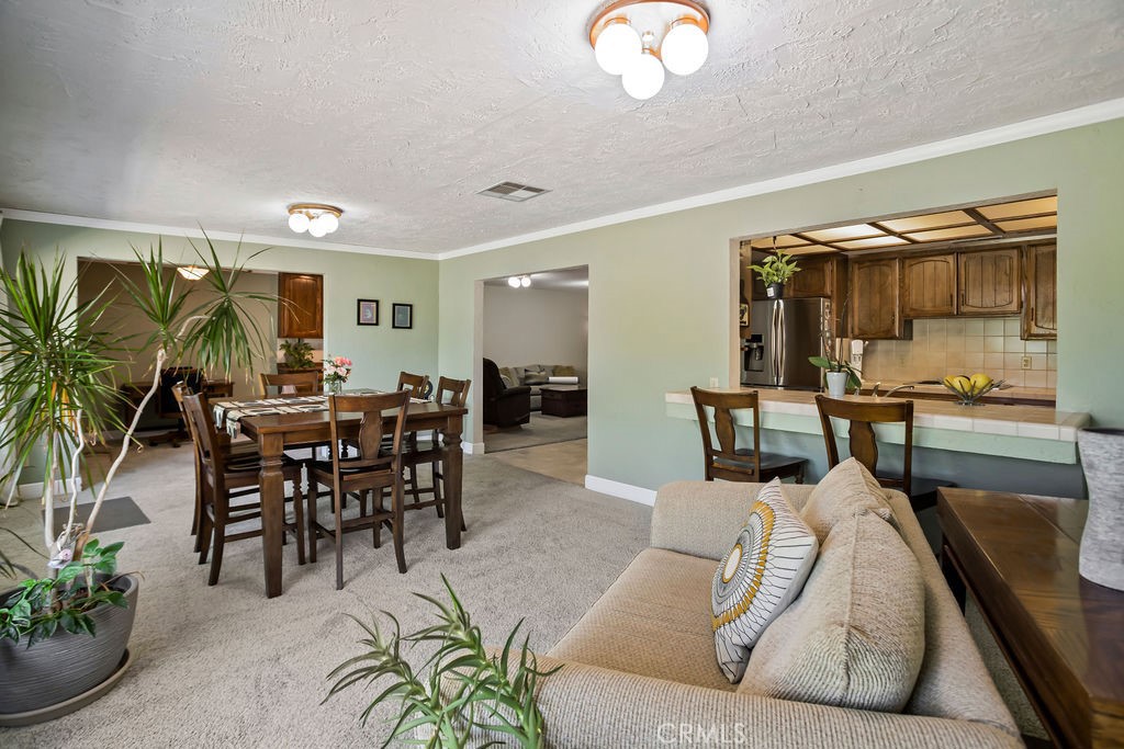 2960 Whitegate Drive Merced, CA 95340 - Photo 31 of 48 a living room with furniture