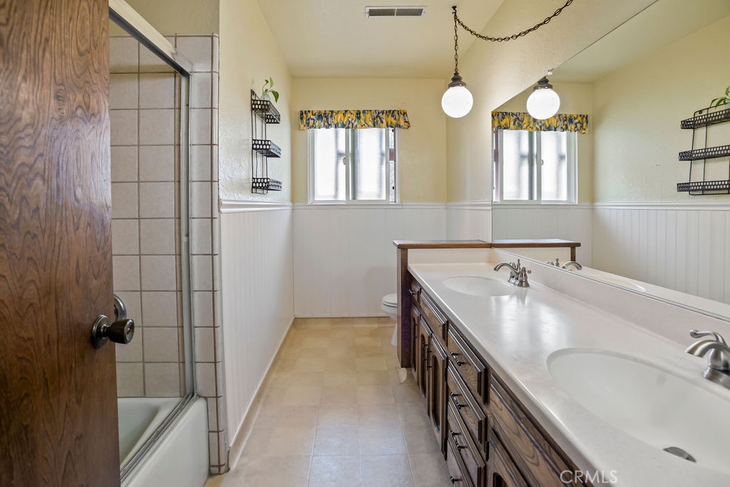 2960 Whitegate Drive Merced, CA 95340 - Photo 32 of 48 a bathroom with a double vanity sink and a mirror