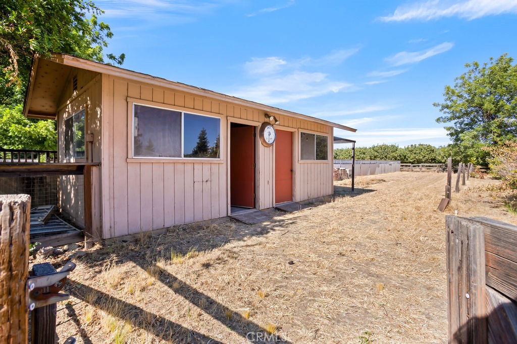 2960 Whitegate Drive Merced, CA 95340 - Photo 48 of 48 a backyard of a house with a tree