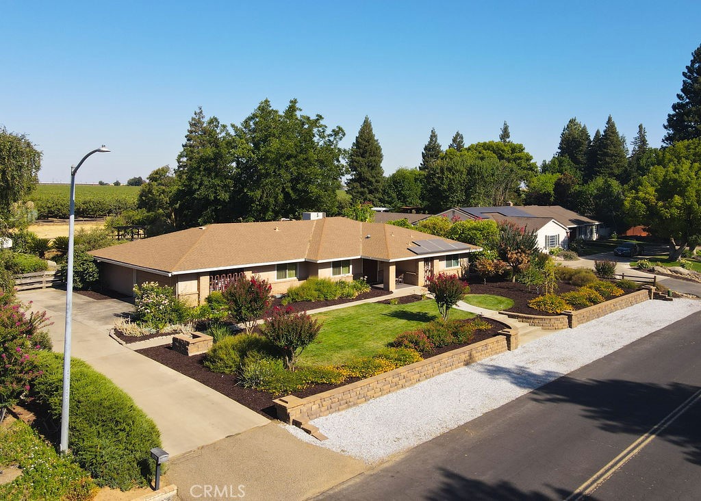 2960 Whitegate Drive Merced, CA 95340 - Photo 5 of 48 a view of a garden with houses