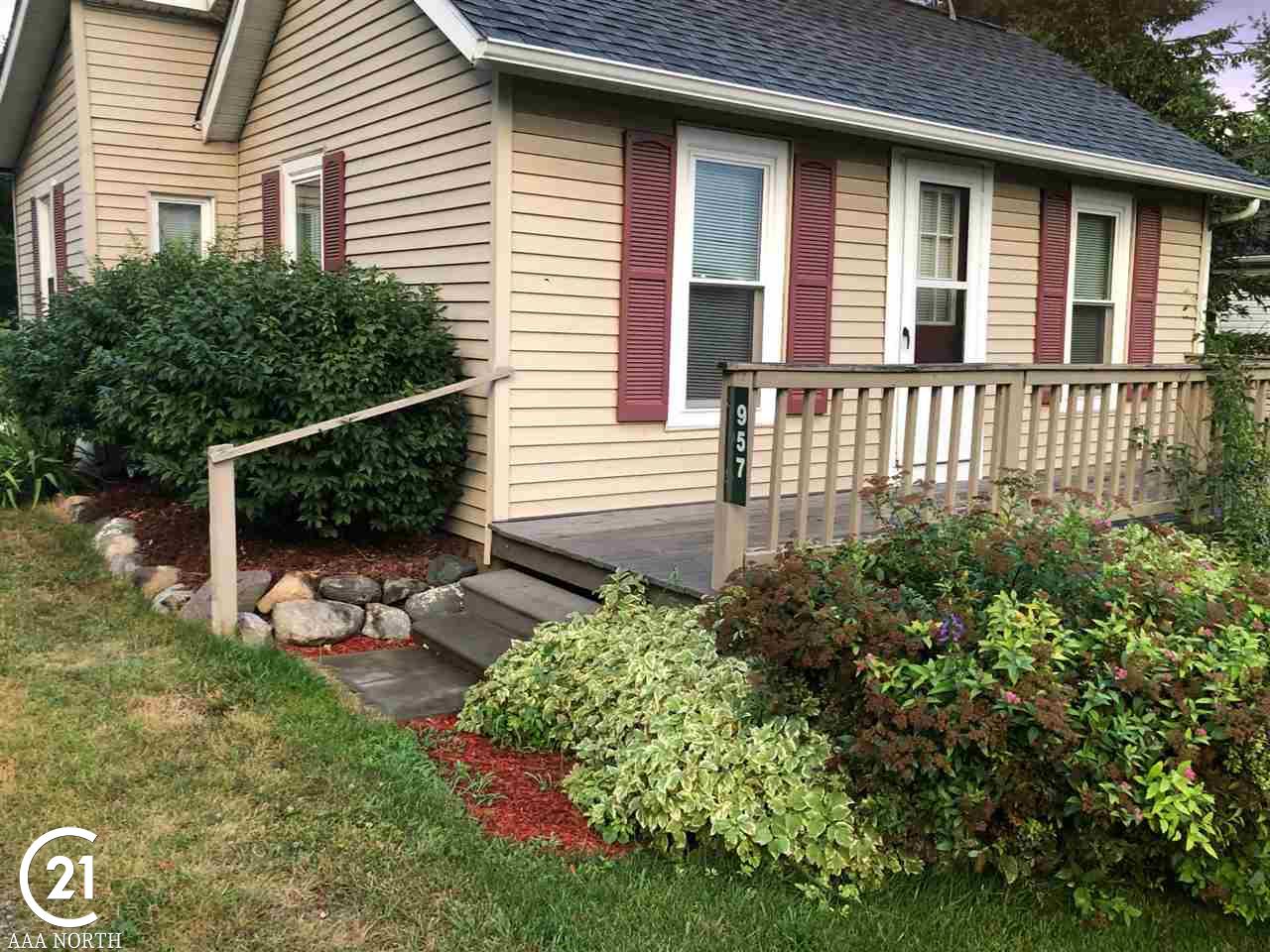 957 Capac Road Allenton, MI 48002 - Photo 2 of 42 31365470-1.JPG