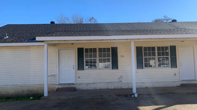 $900 | 504 Johnson Street | Bolivar