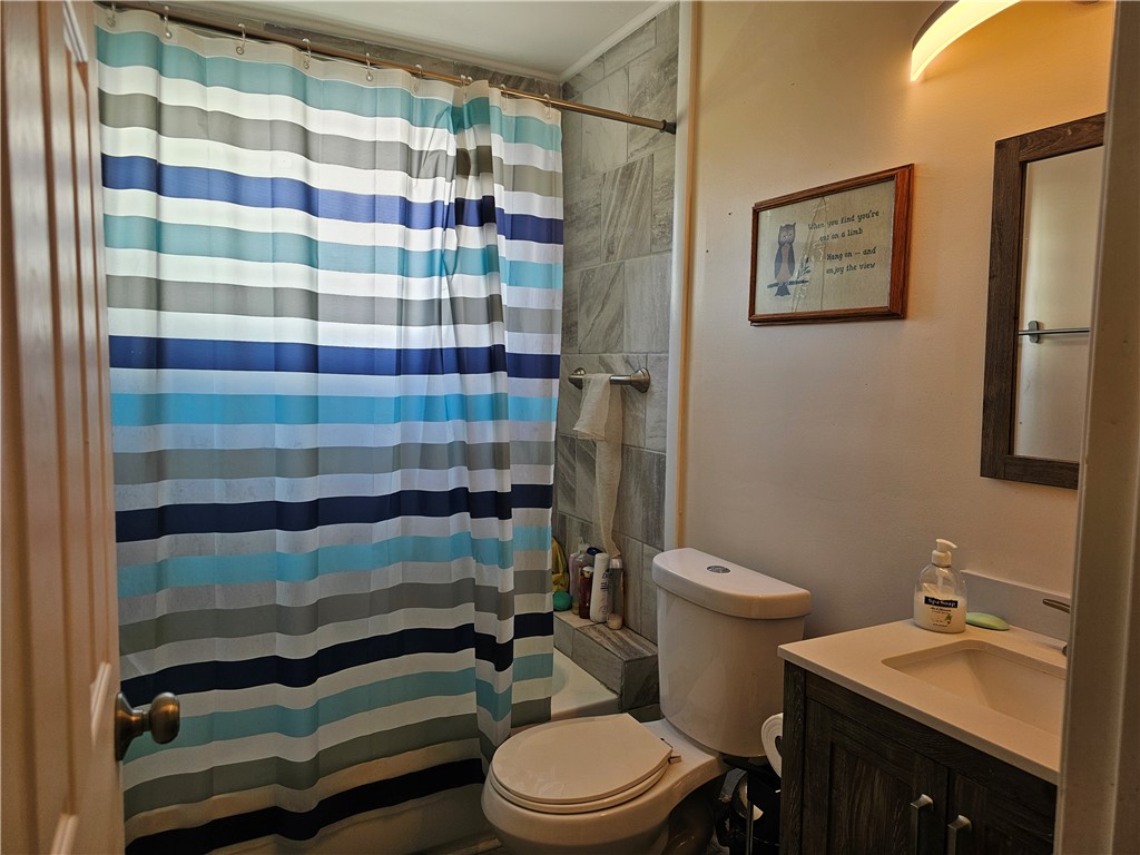 800 5th Street Brunswick, GA 31520 - Photo 14 of 15 Bathroom