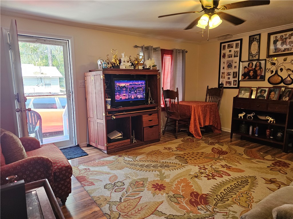 800 5th Street Brunswick, GA 31520 - Photo 7 of 15 Living room