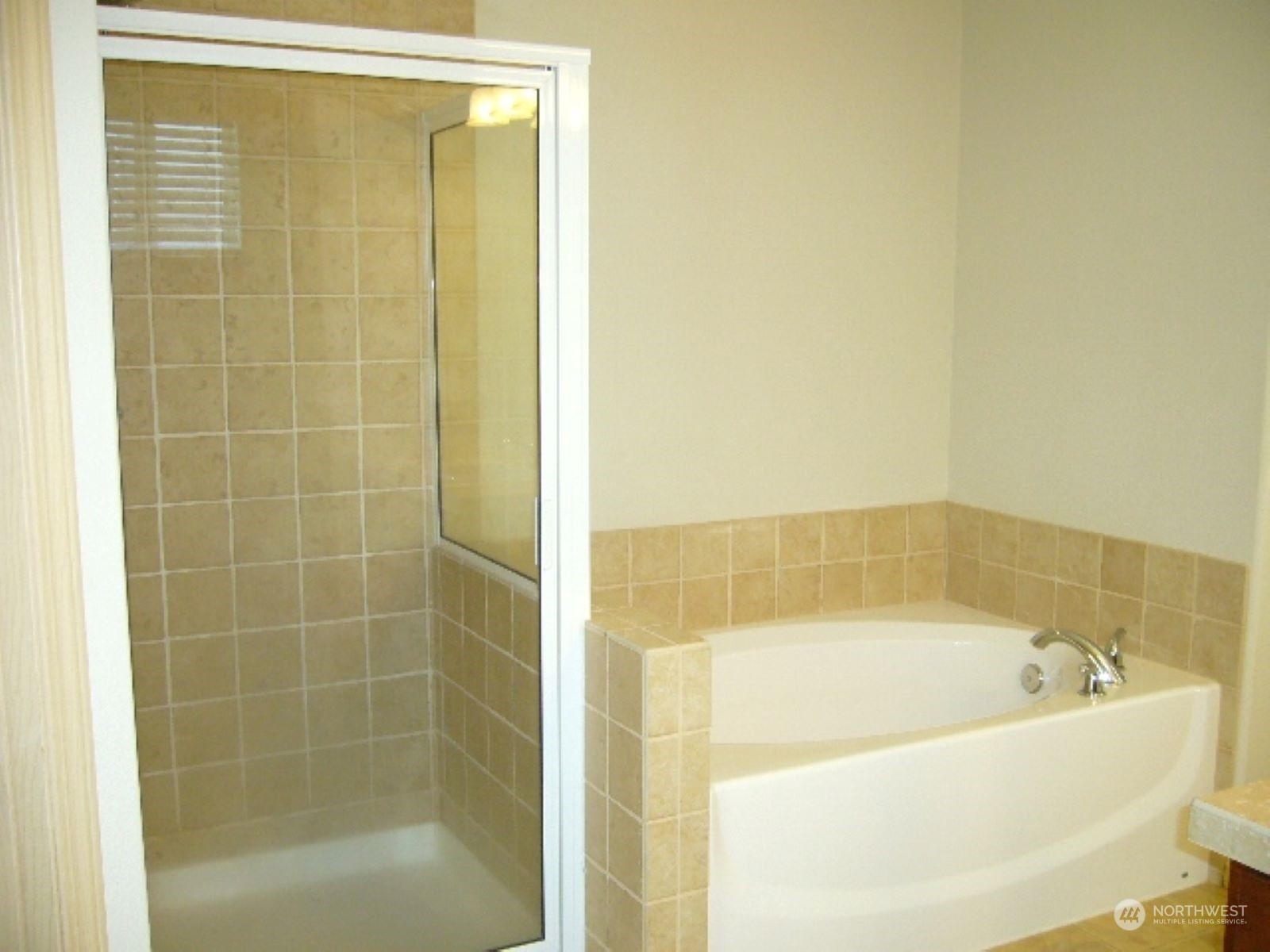 3602 154th Place Southeast Bothell, WA 98012 - Photo 15 of 22 a bathroom with a bathtub