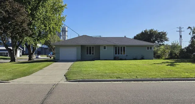 $145,000 | 801 East Elm Avenue, Olivia, MN 56277