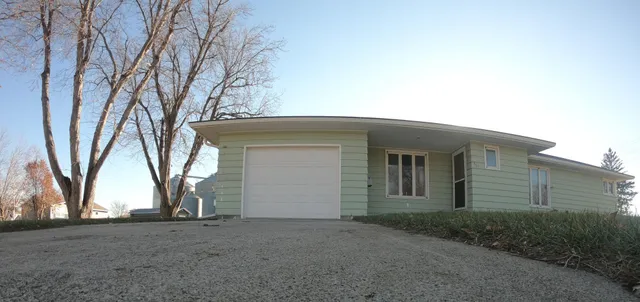 $145,000 | 801 East Elm Avenue, Olivia, MN 56277