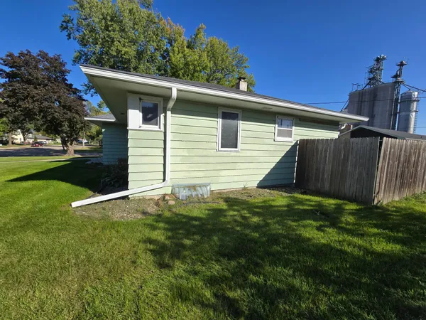 $145,000 | 801 East Elm Avenue, Olivia, MN 56277