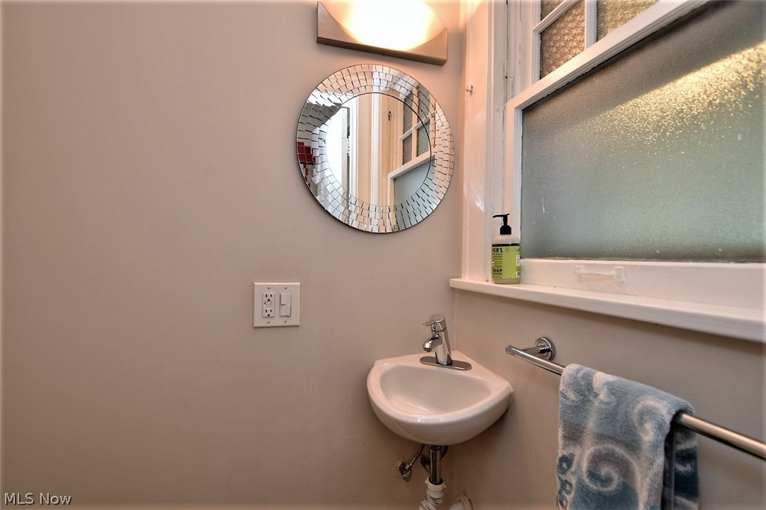 3165 Chadbourne Road Cleveland, OH 44120 - Photo 14 of 33 Gallery Image 14