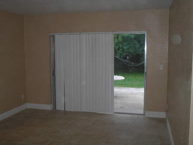 1017 West 7th Street Riviera Beach, FL 33404 - Photo 19 of 23 Living Room