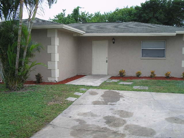 1017 West 7th Street Riviera Beach, FL 33404 - Photo 2 of 23 Exterior Front