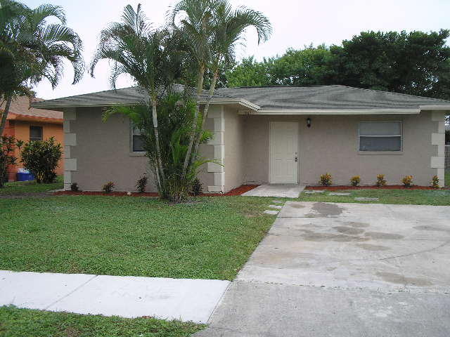 1017 West 7th Street Riviera Beach, FL 33404 - Photo 3 of 23 Exterior Front