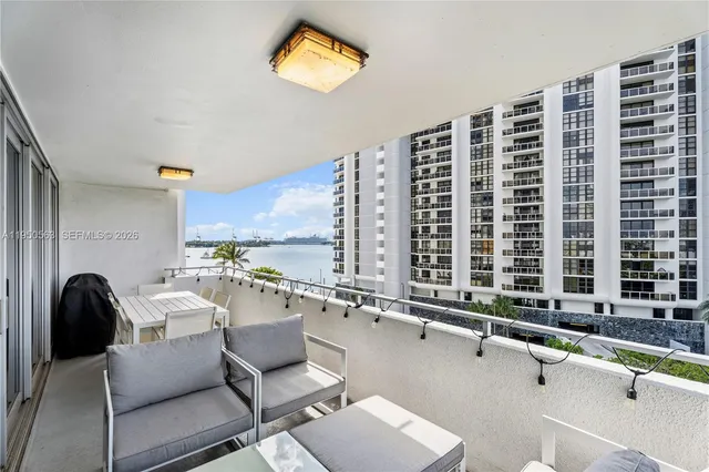 $8,500 | 11 Island Avenue, Unit 611, Miami Beach, FL 33139
