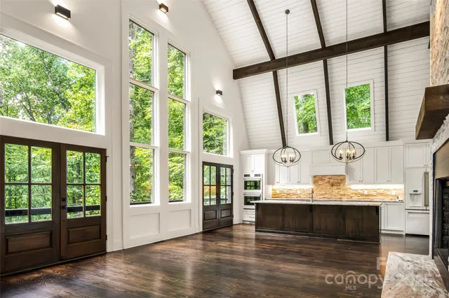 $924,900 | 50 Turkey Trot Lane, Burnsville, NC 28714