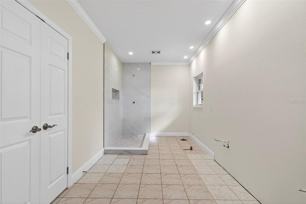 7108 Midnight Pass Road Sarasota, FL 34242 - Photo 21 of 83 a view of an empty room