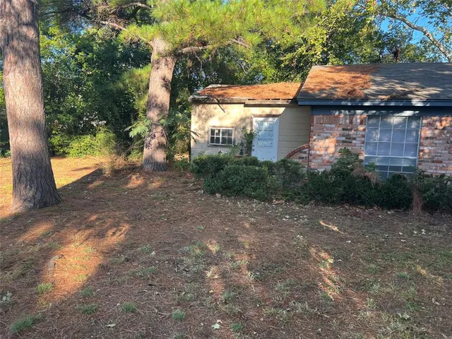 a view of house with backyard