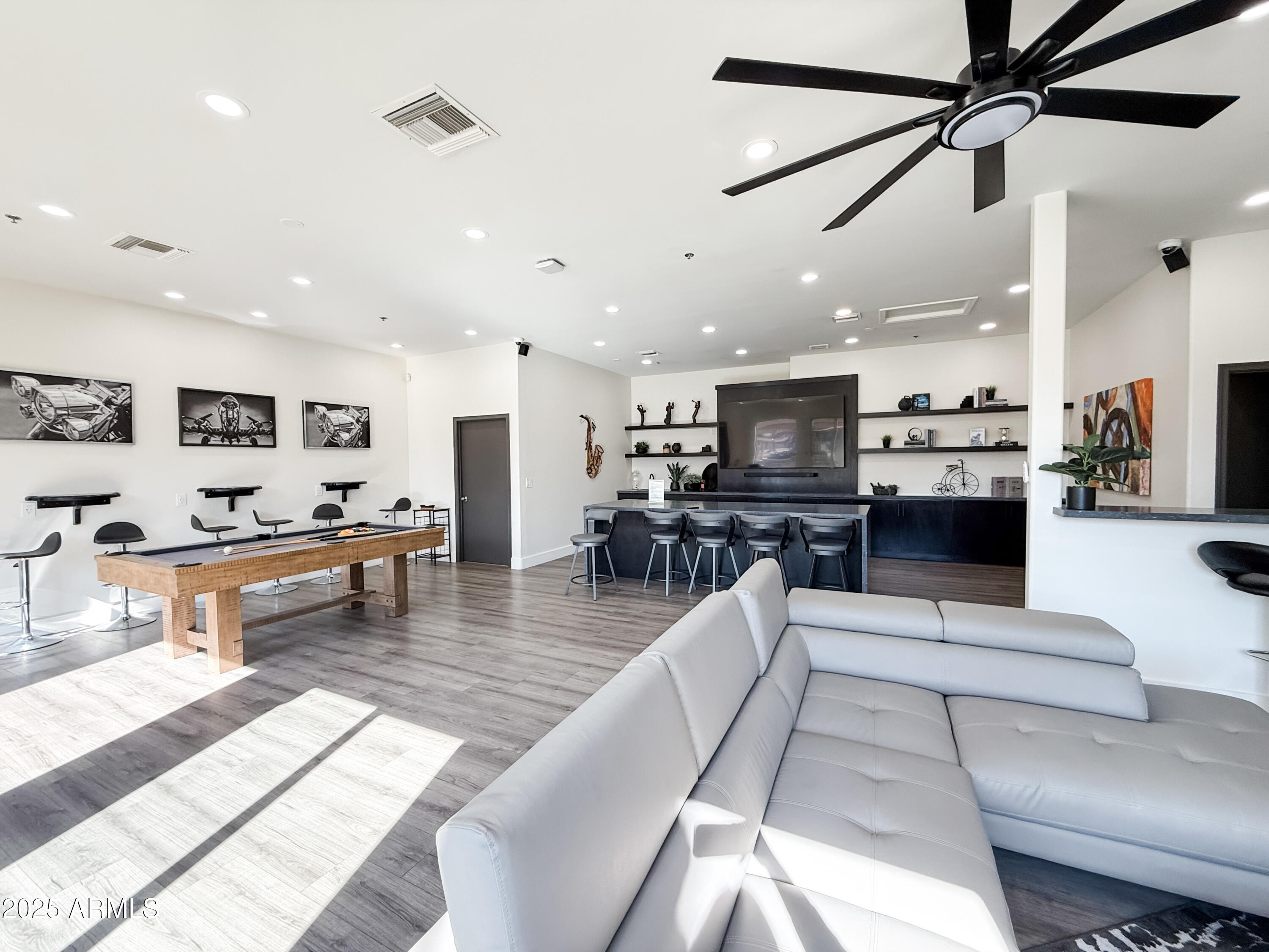 920 East Devonshire Avenue, Unit 2020 Phoenix, AZ 85014 - Photo 33 of 37 a living room with furniture and kitchen view