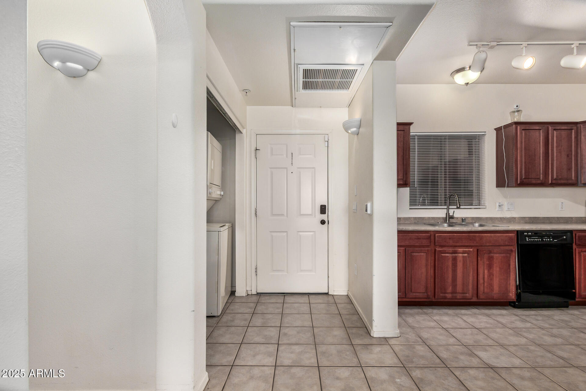 920 East Devonshire Avenue, Unit 2020 Phoenix, AZ 85014 - Photo 9 of 37 a large bathroom with a granite countertop sink a mirror and a vanity