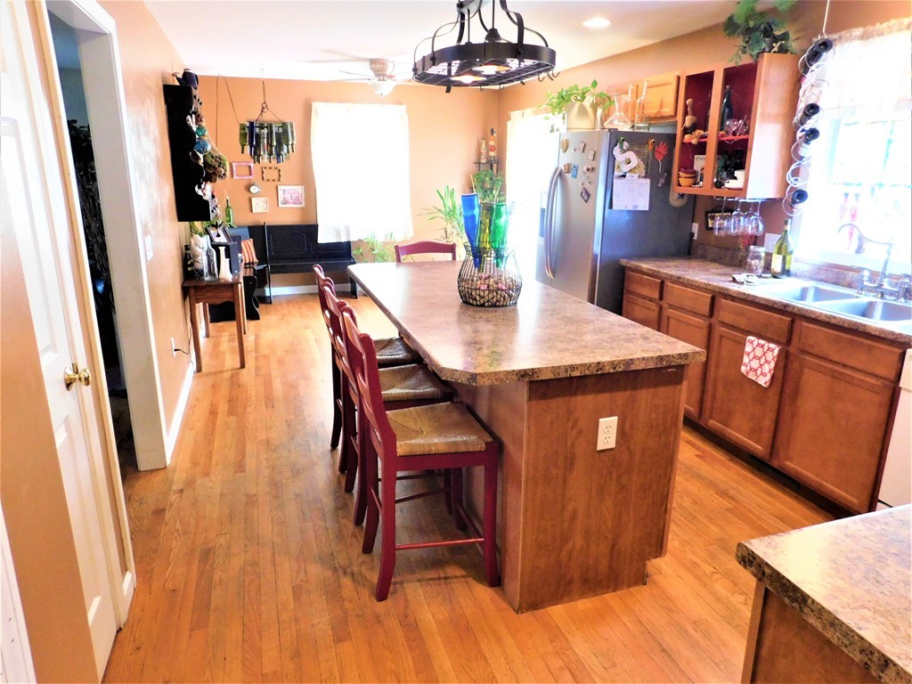 29 Ferris Street Springfield, MA 01151 - Photo 3 of 25 Gallery Image 3