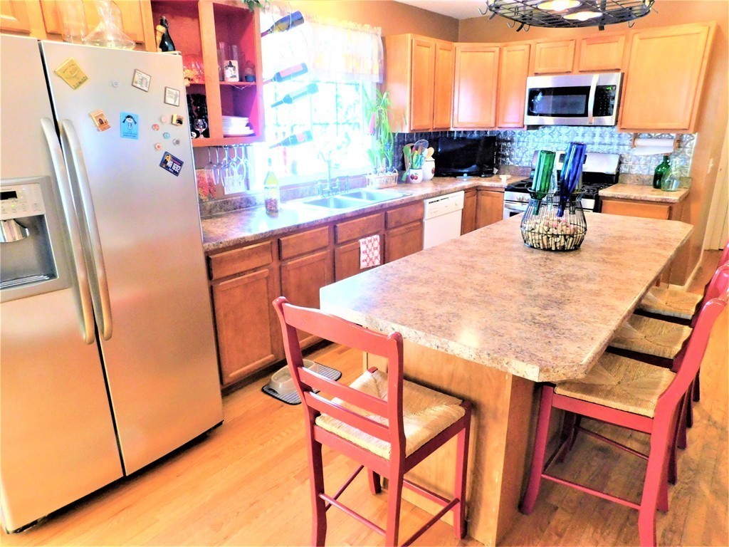 29 Ferris Street Springfield, MA 01151 - Photo 5 of 25 Gallery Image 5