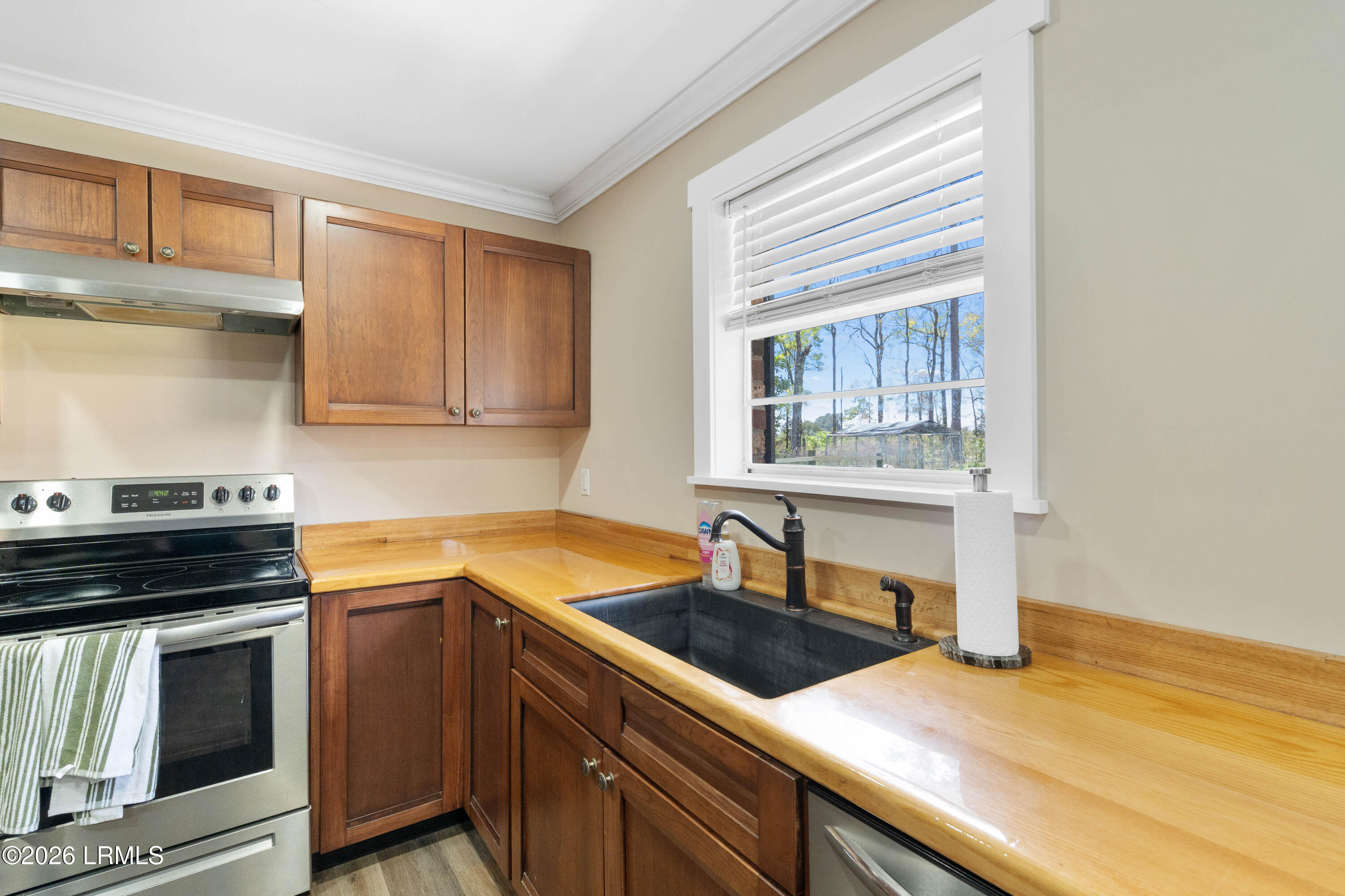 162 Dove Street Ridgeland, SC 29936 - Photo 12 of 51 162 Dove-21