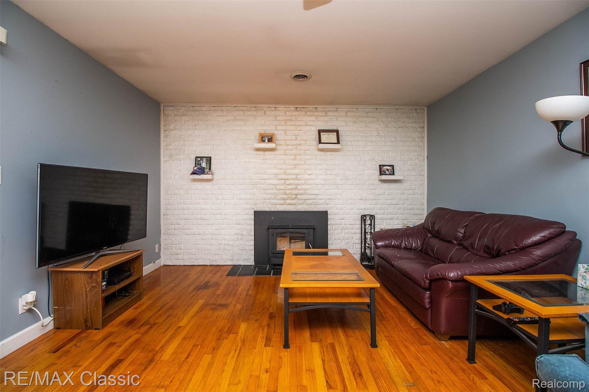 285 South Burkhart Road Howell, MI 48843 - Photo 5 of 31 5.jpg
