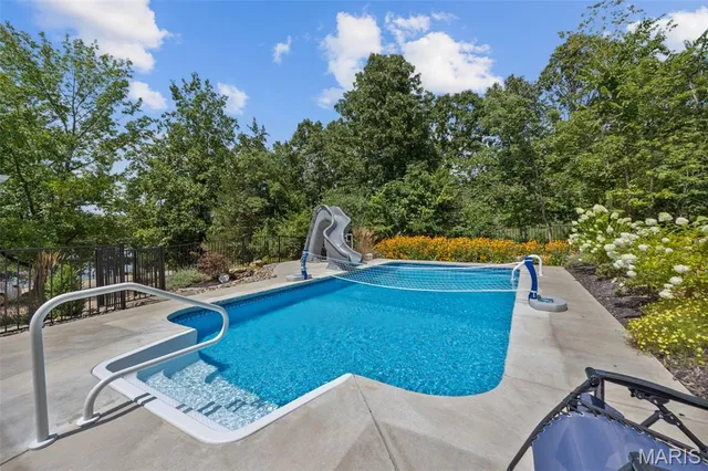 $379,900 | 640 East Capri Drive, Bonne Terre, MO 63628