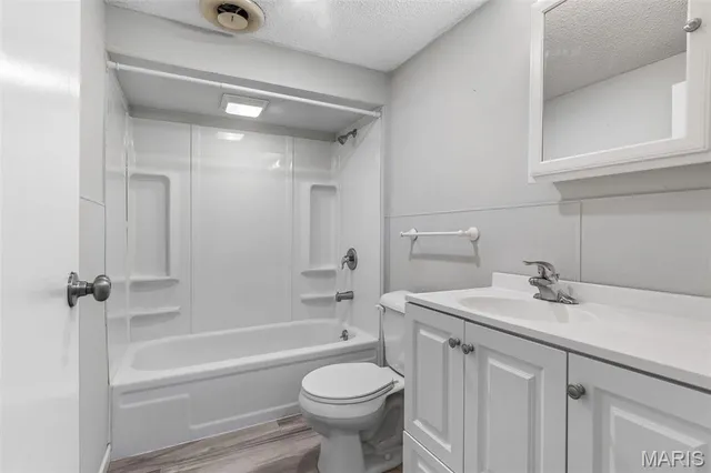 $379,900 | 640 East Capri Drive, Bonne Terre, MO 63628