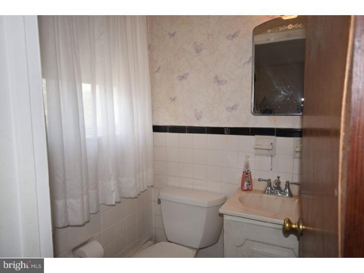631 Kennerly Road Springfield, PA 19064 - Photo 12 of 25 Bathroom